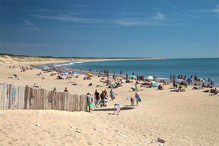 emplacement camping taille humaine proche plage La Tranche sur Mer